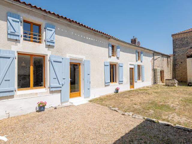 Vente Maison 8 pièces 214 m2 Louzignac