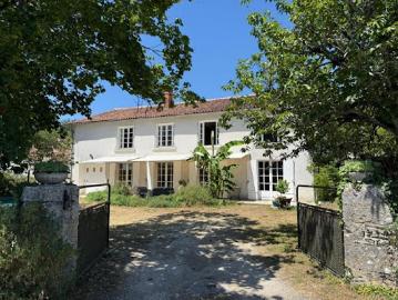 Vente Maison 8 pièces 216 m2 Nanteuil en Vallée