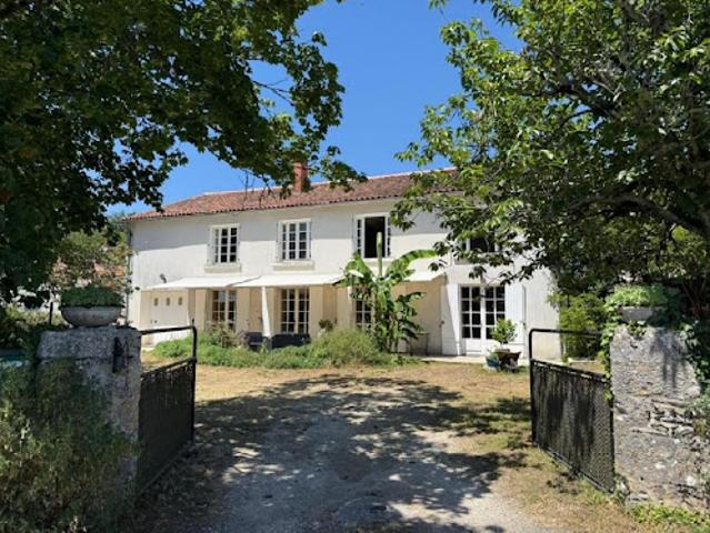 Vente Maison 8 pièces 216 m2 Nanteuil en Vallée
