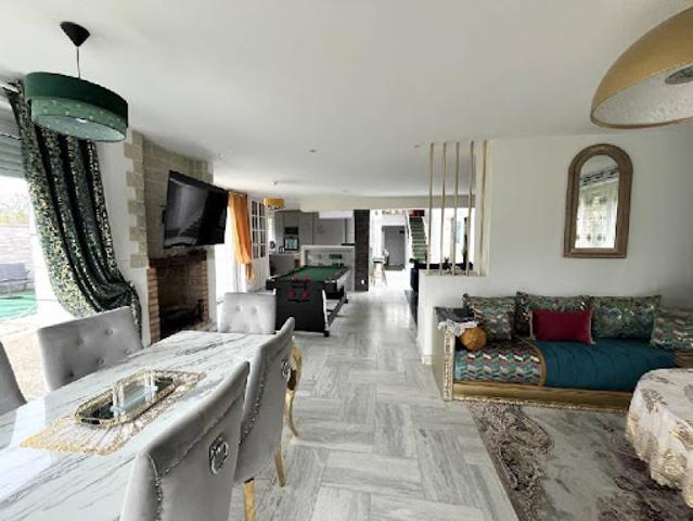 Vente Maison 8 pièces 216 m2 Fressenneville