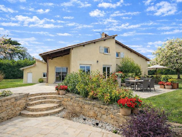 Vente Maison 8 pièces 217 m2 Jardin