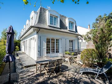 Vente Maison 8 pièces 218 m2 Chatou