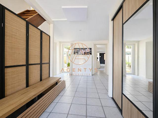 Vente Maison 8 pièces 219.8 m2 Emerainville
