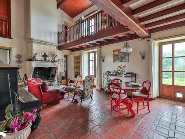Vente Maison 8 pièces 210 m2 Châteauneuf sur Charente