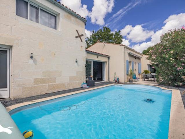 Vente Maison 8 pièces 210 m2 Saint Porchaire