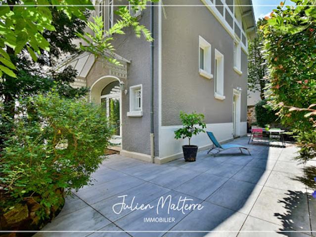 Vente Maison 8 pièces 211 m2 Saint Etienne