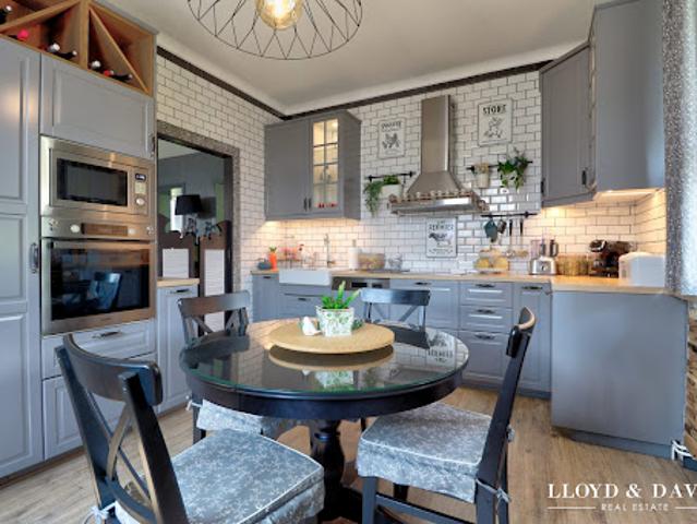 Vente Maison 8 pièces 212 m2 Saint Pierre d'Albigny