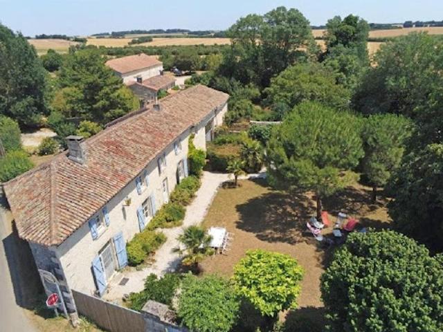 Vente Maison 8 pièces 213 m2 Villefagnan