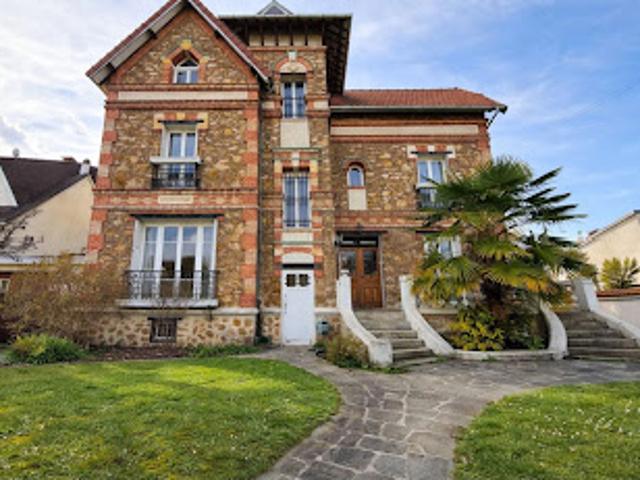 Vente Maison 8 pièces 224 m2 La Varenne Saint Hilaire