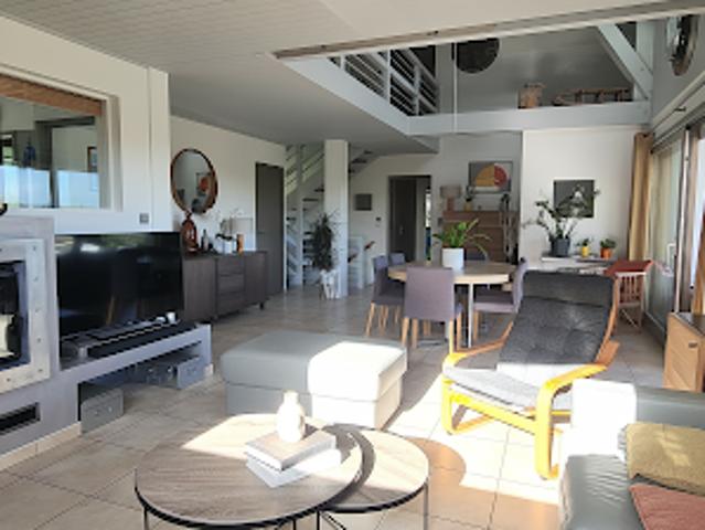 Vente Maison 8 pièces 225 m2 Morestel