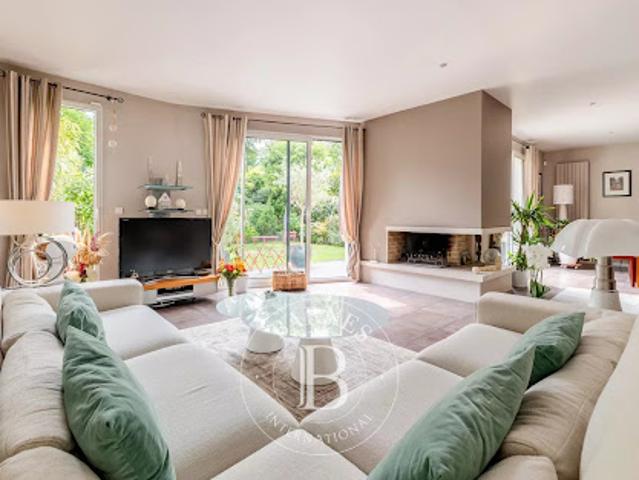 Vente Maison 8 pièces 225 m2 Clamart