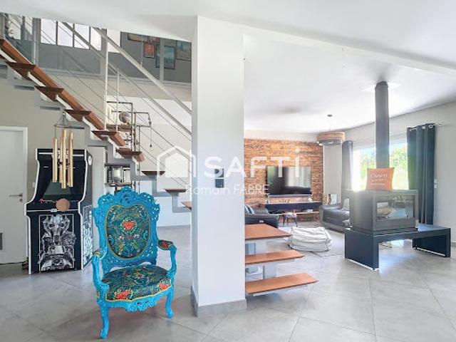 Vente Maison 8 pièces 225 m2 Laruscade
