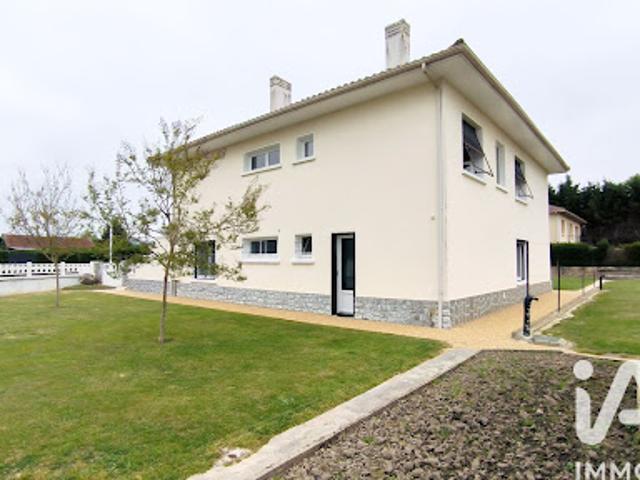 Vente Maison 8 pièces 227 m2 Artix