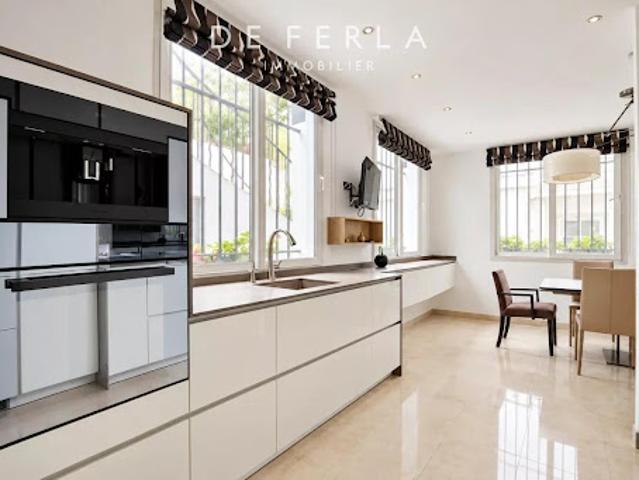 Vente Maison 8 pièces 227.7 m2 Paris 15ème