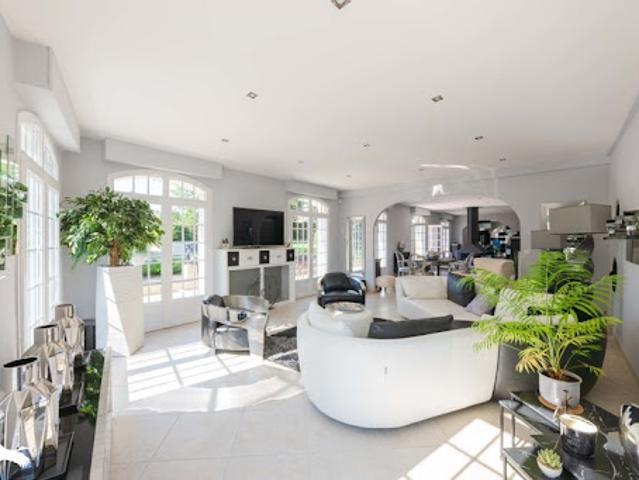 Vente Maison 8 pièces 228 m2 Montfort l'Amaury