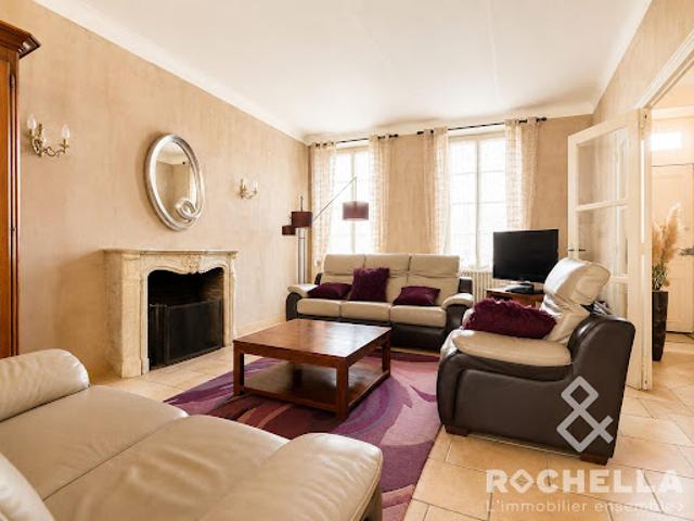 Vente Maison 8 pièces 228 m2 Saint Jean d'Angély