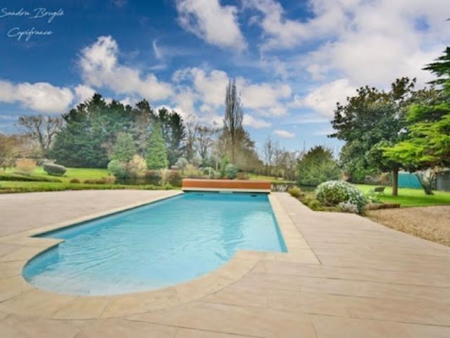 Vente Maison 8 pièces 228 m2 Sainte Gemmes le Robert