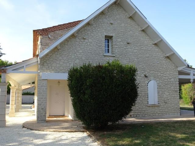 Vente Maison 8 pièces 229 m2 Roullet Saint Estèphe