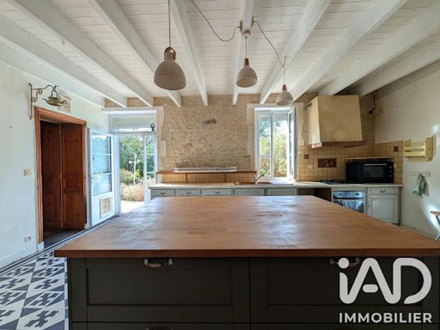 Vente Maison 8 pièces 220 m2 Puyrolland