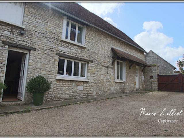 Vente Maison 8 pièces 220 m2 Yevre le chatel