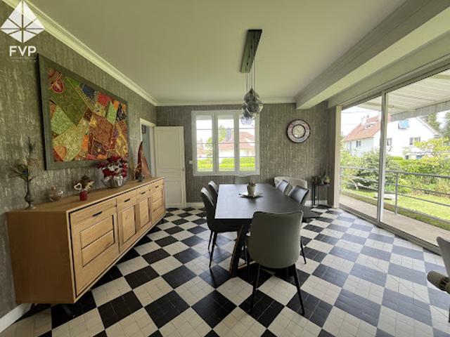 Vente Maison 8 pièces 222 m2 Doudeville