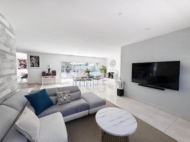 Vente Maison 8 pièces 222 m2 Léognan