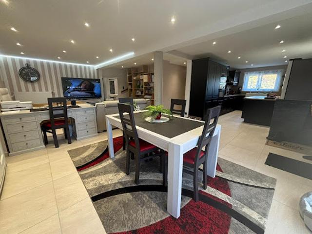Vente Maison 8 pièces 222 m2 Saint Priest la Prugne