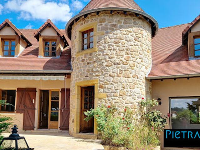 Vente Maison 8 pièces 222.25 m2 La Clayette