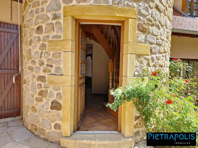 Vente Maison 8 pièces 222.25 m2 La Clayette