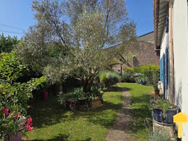 Vente Maison 8 pièces 222.25 m2 Saint Dizant du Gua
