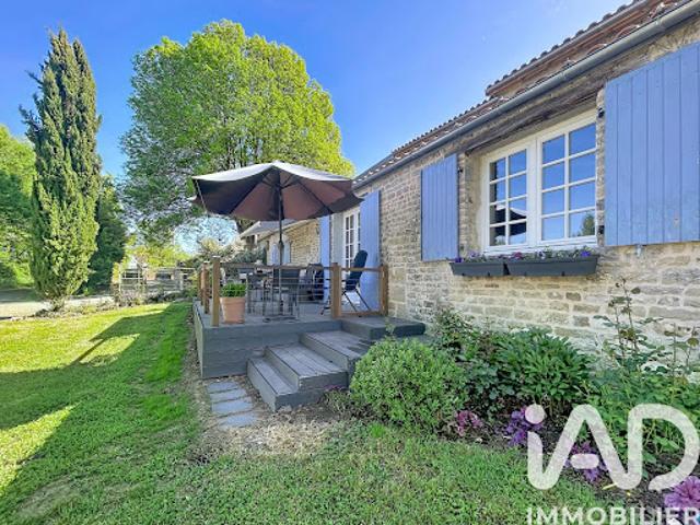 Vente Maison 8 pièces 223 m2 Saint Hilaire des Loges