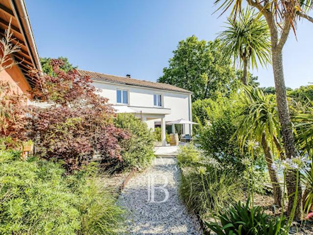 Vente Maison 8 pièces 227 m2 Pessac