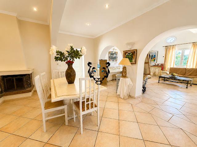 Vente Maison 8 pièces 237.47 m2 Saint raphael