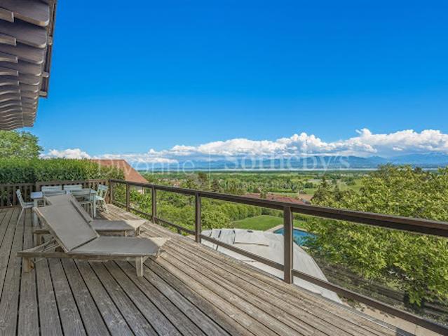 Vente Maison 8 pièces 239 m2 Grilly