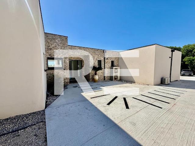 Vente Maison 8 pièces 230 m2 Nimes