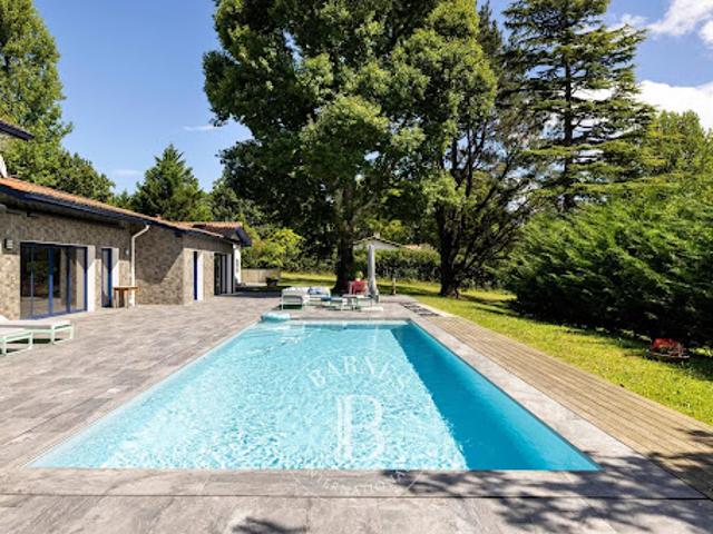 Vente Maison 8 pièces 230 m2 Ascain