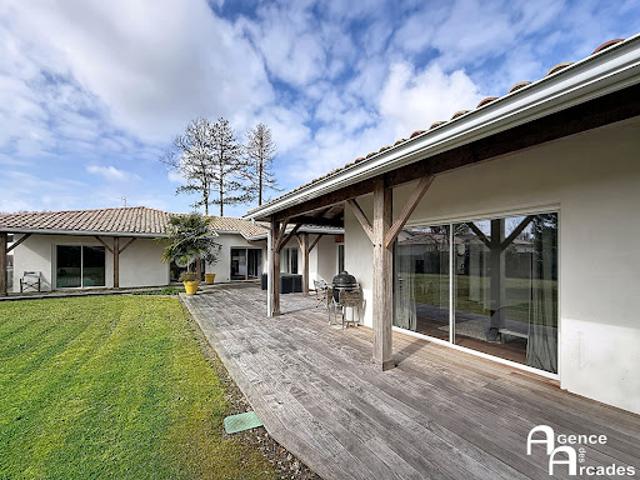 Vente Maison 8 pièces 230 m2 Blanquefort