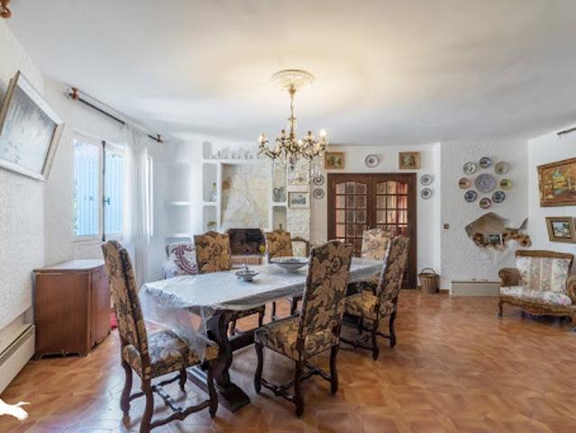 Vente Maison 8 pièces 230 m2 Caissargues