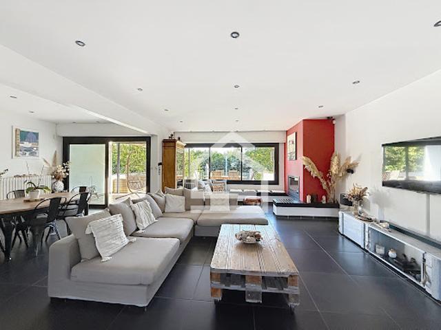 Vente Maison 8 pièces 230 m2 Saint Aubin de Médoc