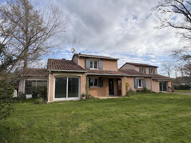 Vente Maison 8 pièces 230 m2 Saint estephe