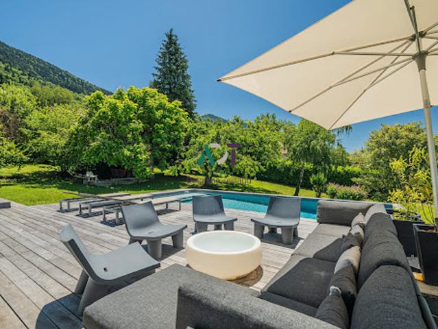 Vente Maison 8 pièces 230 m2 Vaulnaveys le Haut