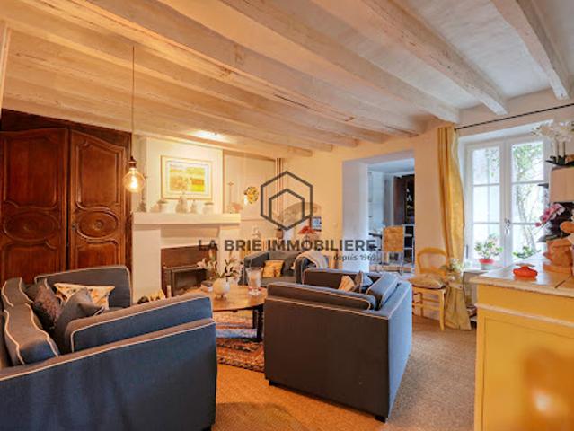Vente Maison 8 pièces 230.54 m2 Guignes