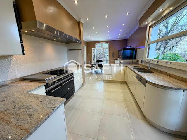 Vente Maison 8 pièces 232 m2 Aulnay sous Bois