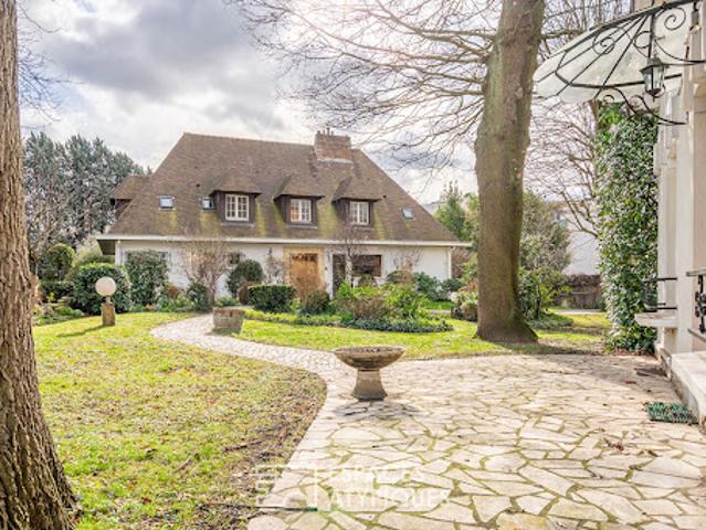 Vente Maison 8 pièces 232 m2 Aulnay sous Bois