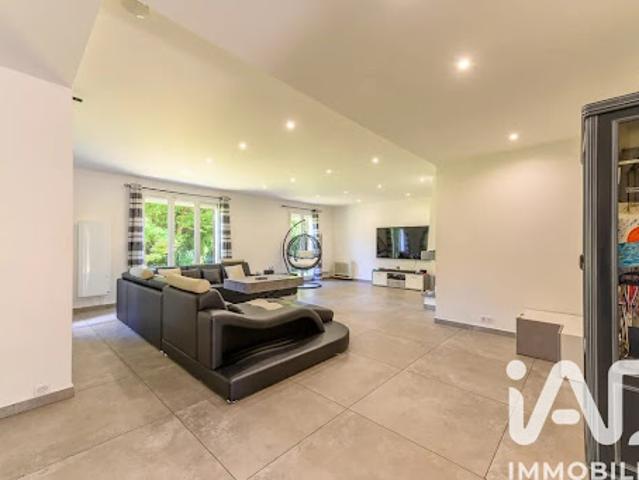 Vente Maison 8 pièces 244 m2 La Queue en Brie