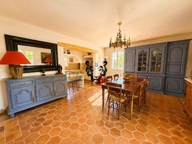 Vente Maison 8 pièces 233 m2 Roquebrune sur Argens