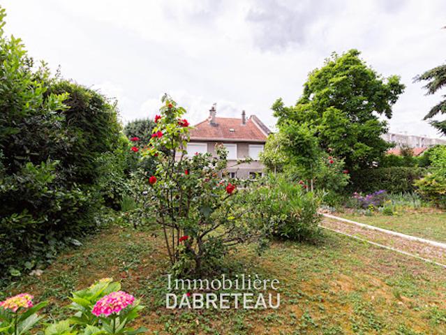Vente Maison 8 pièces 246 m2 Bron