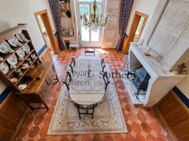 Vente Maison 8 pièces 246 m2 Saint Dizant du Gua