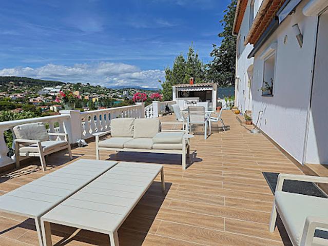Vente Maison 8 pièces 247 m2 Vallauris