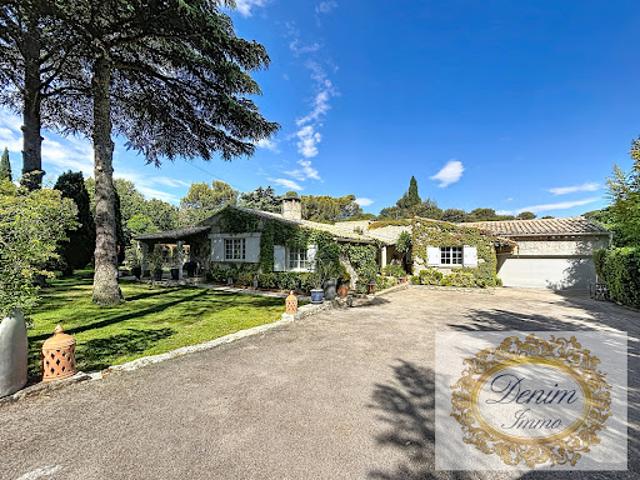 Vente Maison 8 pièces 248 m2 Nimes
